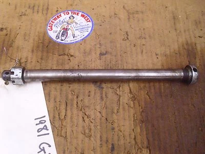 Suzuki GS450L GS450 GS 450 1981, perno del eje de la rueda trasera, buen estado usado.# Foto 1 de 4