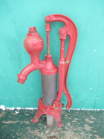 ANTIQUE Cast Iron SMART BROCKVILLE Hand WATER PUMP with Brass Cylinder 20" High Cover