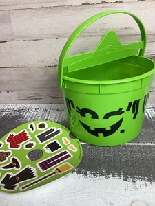 MCDONALDS HAPPY MEAL 2022 MCGOBLIN PLASTICA HALLOWEEN VERDE SECCHIO E ADESIVI - Foto 1 di 3