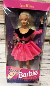 Barbie STEPPIN' OUT Target Blonde 1995 NRFB Mattel - Picture 1 of 8