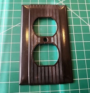 Vtg Single Gang BROWN Outlet Wall Cover Plate Ribbed Deco ๐บ๐ธ - RR - Picture 1 of 6