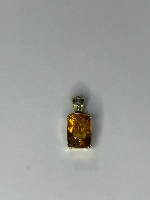 Colgante de oro amarillo de 14k con piedra citrina y diamantes naturales Foto 1 de 4
