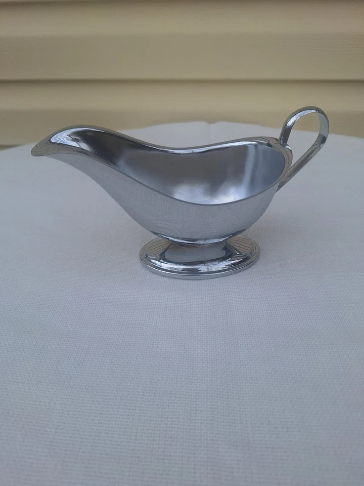 Barco vintage de metal – Elegante e atemporal - Imagem 1 de 4