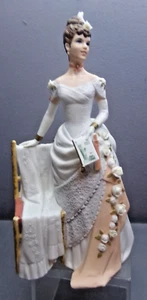 1986 Avon Presidents Club Albee Award Centennial Figure - Picture 1 of 6