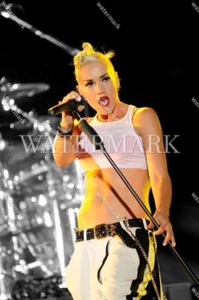 CY538 Gwen Stefani Pop Rock Music Spotlight 8x10 11x14 16x20 Spotlight Photo - Picture 1 of 1