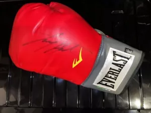 Signed Larry Holmes Autographed Boxing Glove Heavyweight Champ Easton Assassin - Picture 1 of 3