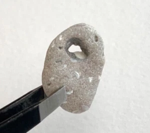 Natural Holey Playa Bruja Piedra Adder Hada Amuleto Místico Cuentas Mágicas #N EE. UU. - Imagen 1 de 12