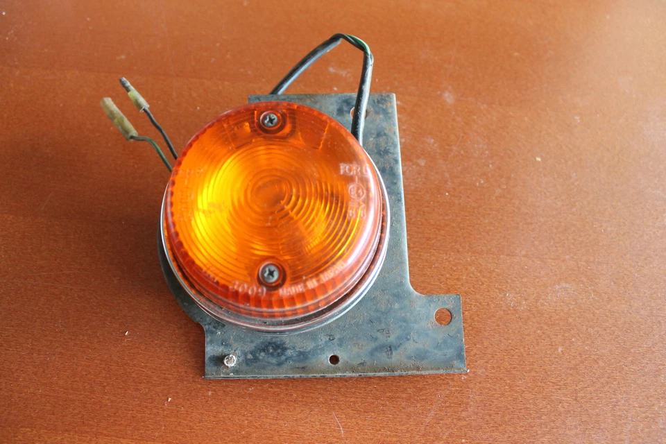 Feu clignotant  avec platine - Datsun Nissan 100A 120A - IKI 3009 - Photo 1/2