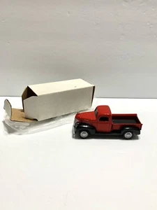 2002 Plymouth Daimler Chrysler 1941 Pickup LKW rot Maßstab 1:43 - Bild 1 von 15