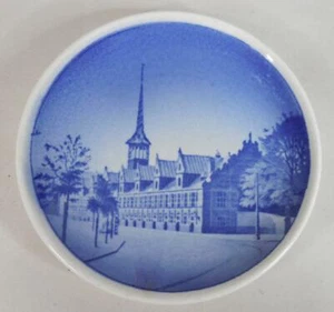 Royal Copenhagen Denmark 3-1/4" Plate - Borsen 14/2010 - Picture 1 of 5