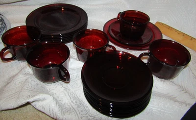 20 PCS Arcoroc France CHRISTMAS Ruby Red GLASS  PLATES CUPS SAUCERS - Image 1 of 4