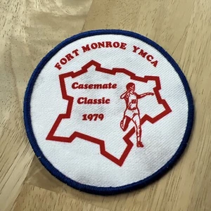Vintage 1979 Fort Monroe YMCA Casemate Classic Virginia Patch - Foto 1 di 15