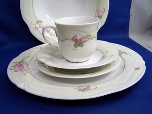 GOEBEL PLAZA "COLETTA" 5 PIECE PLACE SETTING - Picture 1 of 4