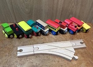 Original Brio Zugset Vintage 2 Lokomotiven Begleitwagen & 7 Wagen und 3-teiliges Holz Holzgleis - Bild 1 von 3