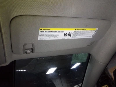 Viseira solar 12 13 14 15 16 17 BUICK VERANO passageiro direito cinza claro iluminado - Imagem 1 de 2