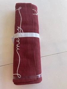 Neu mit Etikett Pottery Barn Merry & Bright Tahoe Tischläufer 18 x 108 rot bestickt - Bild 1 von 7