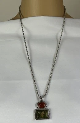 Hermoso Collar Tono Plata con Colgante de Ágata Cornalina y Jaspe Unakita. Foto 1 de 3