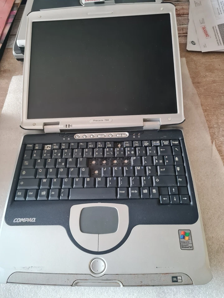 ordinateur portable  HP COMPAQ PRESARIO 700 14,1"   WINDOWS XP ! POUR PIECES - Photo 1/4