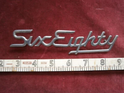 Insignia de coche Wolseley six ochenta - Imagen 1 de 3