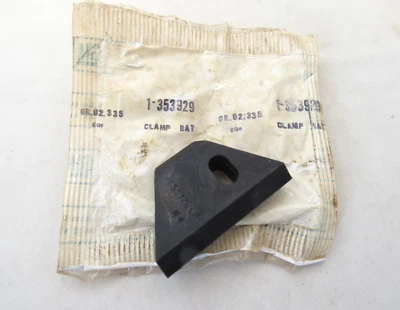 Abrazadera de retención de batería GM 353929 Chevy Monza Spider V8 262 1975-80 como nueva de lote Foto 1 de 4