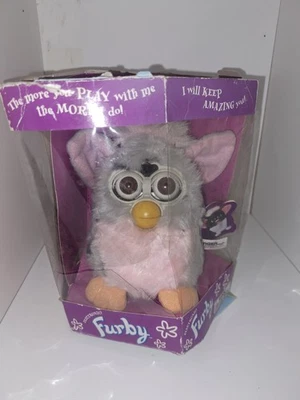 Furby Tiger Electronics серые розовые пятна с коробкой. - Изображение 1 из 4