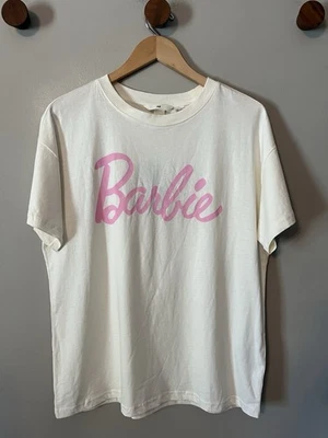 ¡Nuevo! Camiseta Barbie H&M talla pequeña nueva con etiquetas Foto 1 de 4