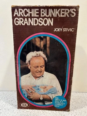 Muñeca Anatómicamente Correcta Ideal Archie Bunker’s Grandson Joey Stivic En Caja 1976 Foto 1 de 4