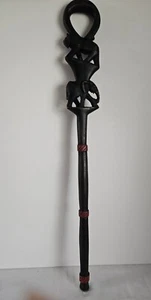 Bastone da passeggio Leone ed Elefante in legno intagliato africano 36"L 1 1/4"W, nero e rosso - Foto 1 di 13