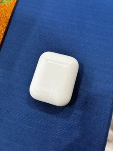 Écouteurs intra-auriculaires Apple AirPods 1ère génération avec étui de charge - Blanc - Photo 1 sur 5