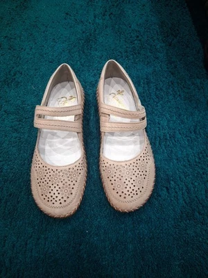 Zapatos Reiker Beige Floral Talla 6 Usados Una Vez Foto 1 de 4
