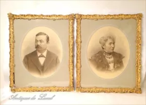 Paire de cadres en bois stuqué doré Napoléon III 19e - Bild 1 von 1