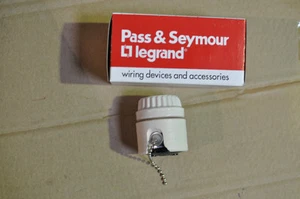 P&S Leviton Lampholder 250W 250V Medium Base Ring Type Pull Chain White 9814 - Picture 1 of 4
