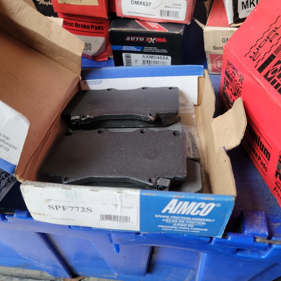 Juego de pastillas de freno de disco delanteras Aimco SPF772S para Toyota Land Cruiser 98-07 Foto 1 de 1
