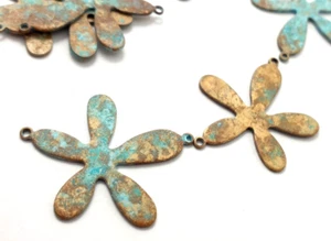 16ps Flower blue connector Metal blue blank 2 holes Rustic green patina 844 - Picture 1 of 10