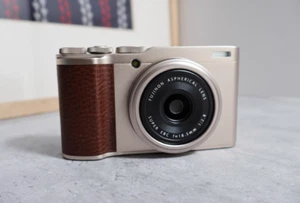 Fujifilm Fuji XF10 24.2 MP f/2.8 - 16 Digital Camera Built-in Bluetooth, WiFi - Picture 1 of 18