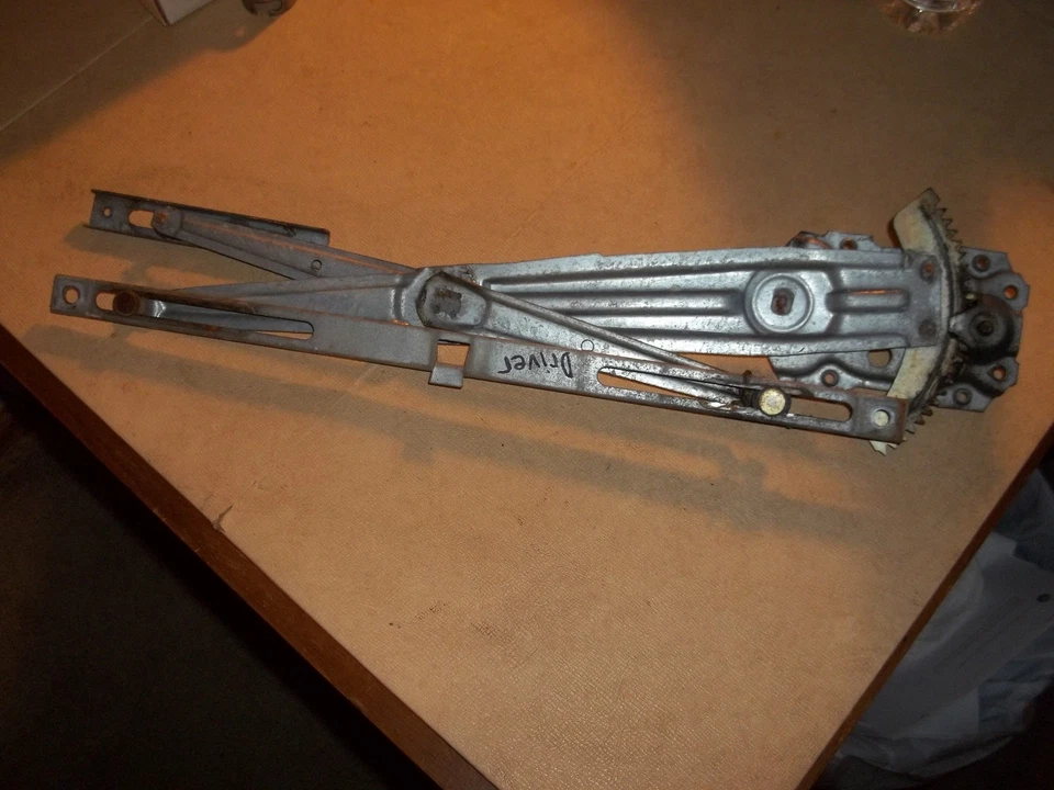 85 - 95 SUZUKI SAMURAI 82 - 84 SJ410 85 - 97 JIMNY LEFT DOOR WINDOW REGULATOR - Изображение 1 из 1