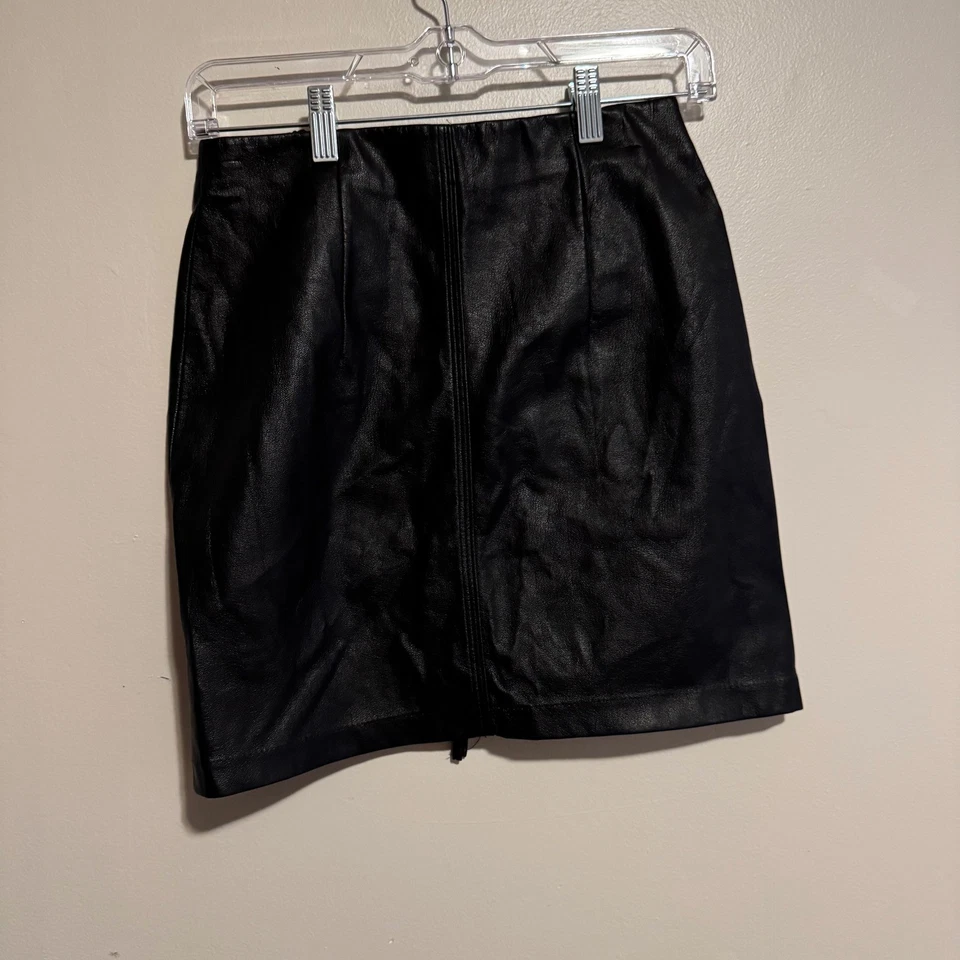 H&M Faux Leather Mini Skirt Black Size 4 Full Zip Fitted Lined Holiday Party - Image 1 of 3
