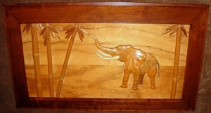 Elefante de madera 3D con marco de madera natural firmado Ray Muniak grande 41” x 24” - Imagen 1 de 7