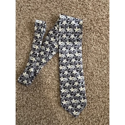 Gravata masculina CIDADE DE LONDON cinza flores pretas 100% seda - Imagem 1 de 2