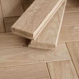10" Tumbled Solid Oak Parquet 4V 250x70x22 Rustic Herringbone Flooring H2VT - Picture 1 of 10