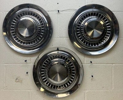 Usado OEM Mopar Conjunto de 3 Tampas de Cubo 15" 1962 Chrysler Newport/New Yorker (5353) - Imagem 1 de 4