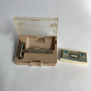 Rasoio di sicurezza vintage Gillette doppio bordo con custodia e lame rasoio in metallo - Foto 1 di 10