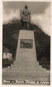 POSTAL FOTO DE RUMANIA DEVA STATUIA DECEBAL SI CETATEA 1930 - Imagen 1 de 2