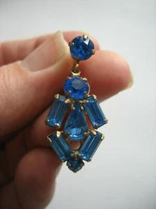 PR Vintage Blue rhinestone goldtone screwback earrings Costume jewelry Holiday - Picture 1 of 3