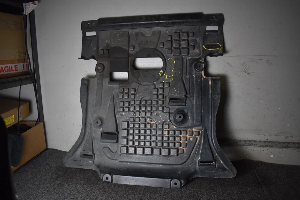 2017-2019 MERCEDES BENZ GLE 63 AMG S BASE ESCUDO CENTRAL FABRICANTE DE EQUIPAMENTO ORIGINAL - Imagem 1 de 4