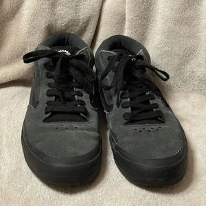 Vans Skateboardschuhe dunkelgrau Wildleder niedrig Turnschuhe schwarz Herren Größe 10,5 - Bild 1 von 7