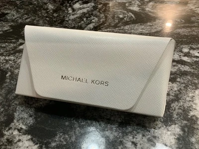 Estuche rígido Michael Kors auténtico para gafas/gafas de sol en blanco usado en excelente estado Foto 1 de 4