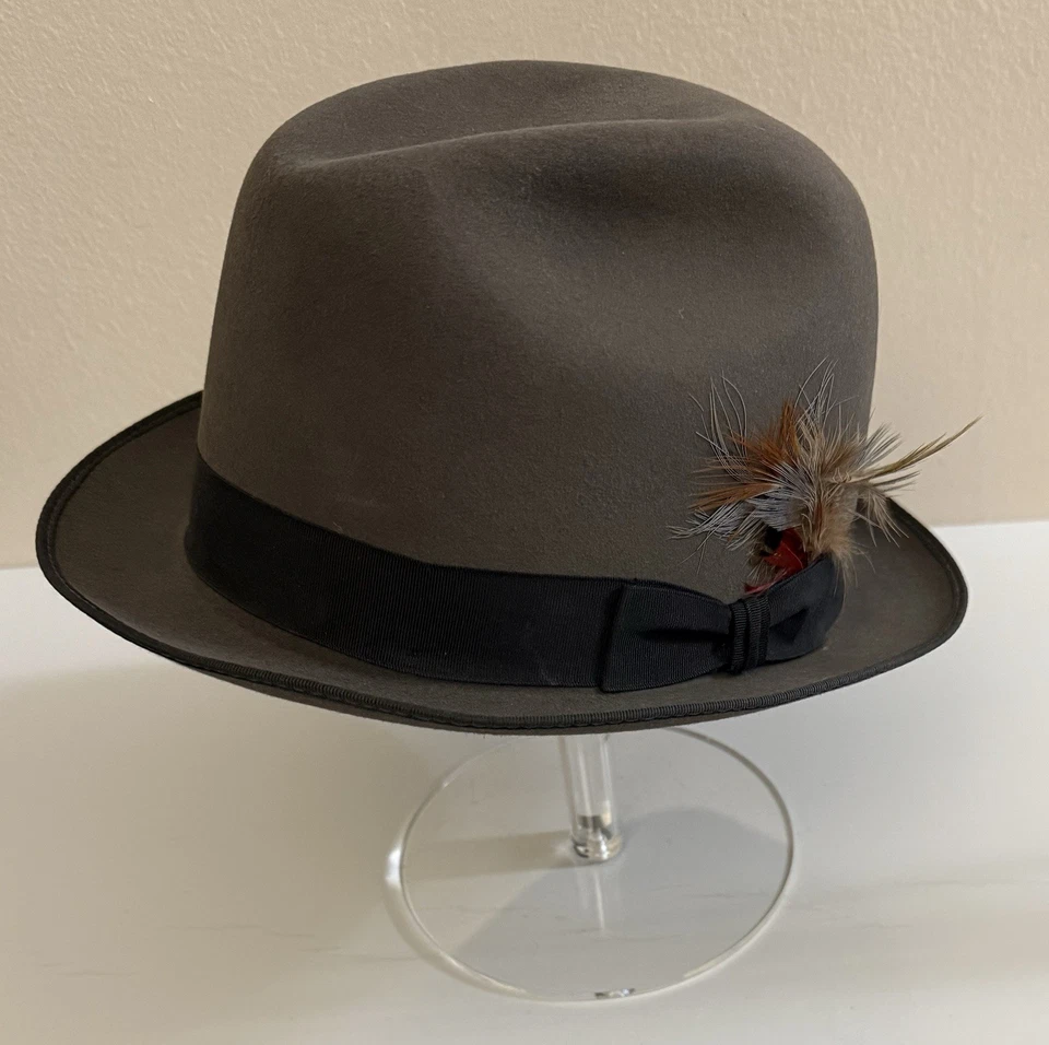 Fedora de fieltro gris vintage DOBBS Fifth Avenue New York TALLA 7 1/4 ovalada hecha en EE. UU. Foto 1 de 4