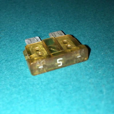 1 VOLVO 940 1991-1995 5A 5 AMP FUSE ALL 940 AMBER FITS 1991 1992 1993 1994 - Image 1 of 3