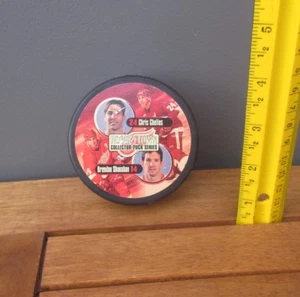 DETROIT RED WINGS hockey puck Chris Chelios & Brendan Shanahan 1999 - Picture 1 of 2